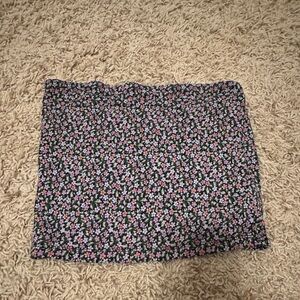 Super cute! XS AE crop top